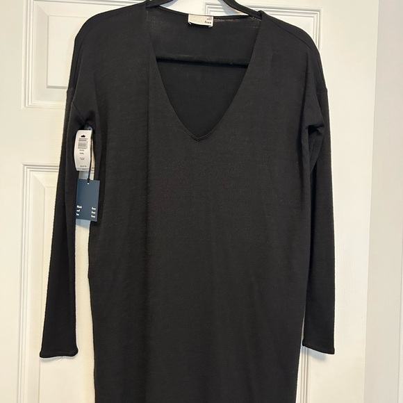 Wilfred Free Aritzia black dress (loose fit) - Picture 1 of 3